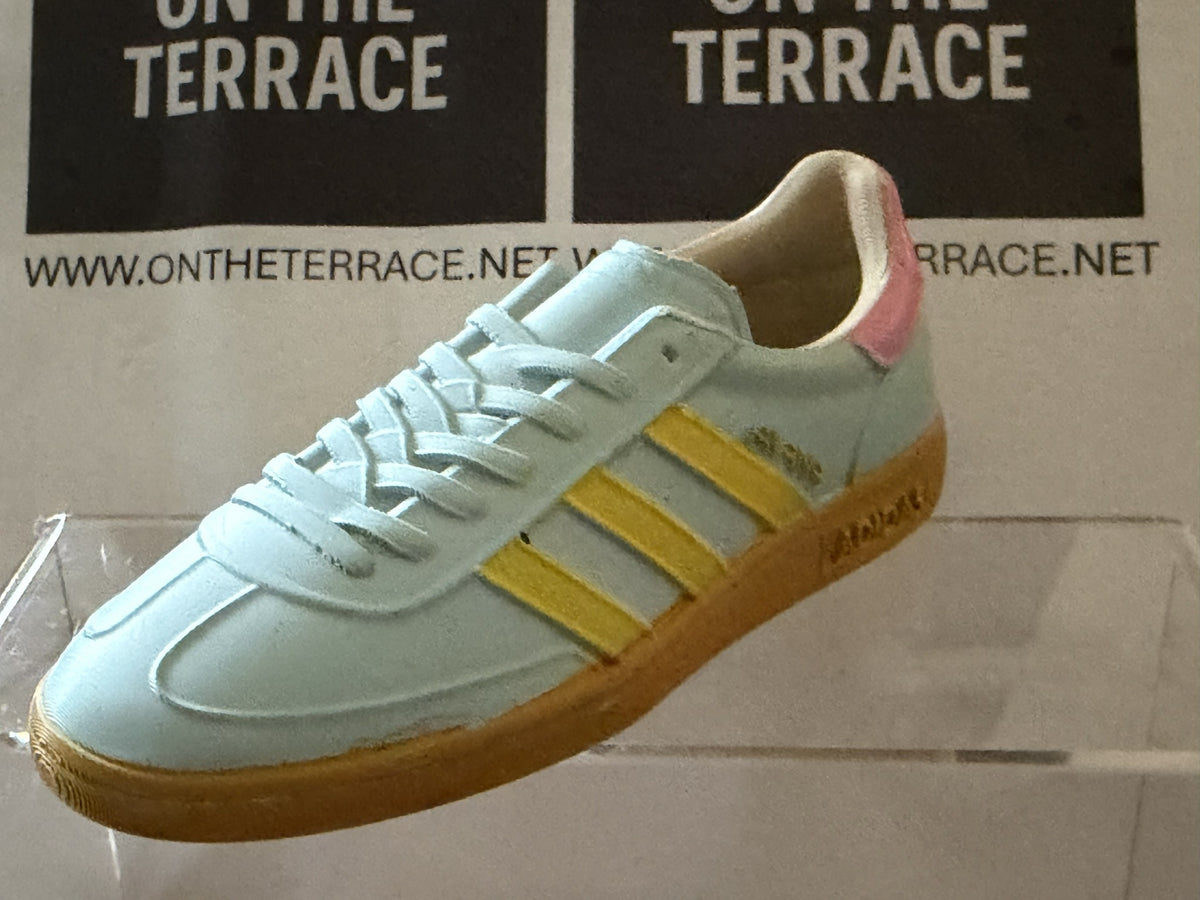 Angled view of painted Havana inspired 120 mm miniature trainer