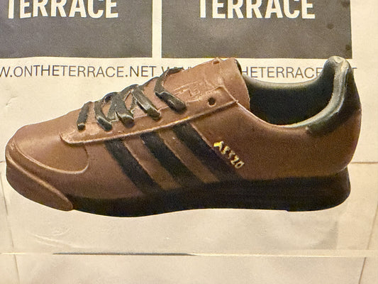 Painted 120 mm AS520 inspired 3D trainer model, brown upper with black stripes and laces and dark sole, side view