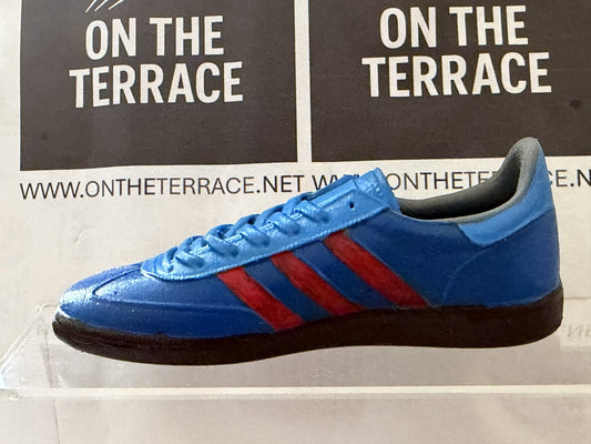 Blue and red painted Manchester inspired 120 mm trainer model, outer side